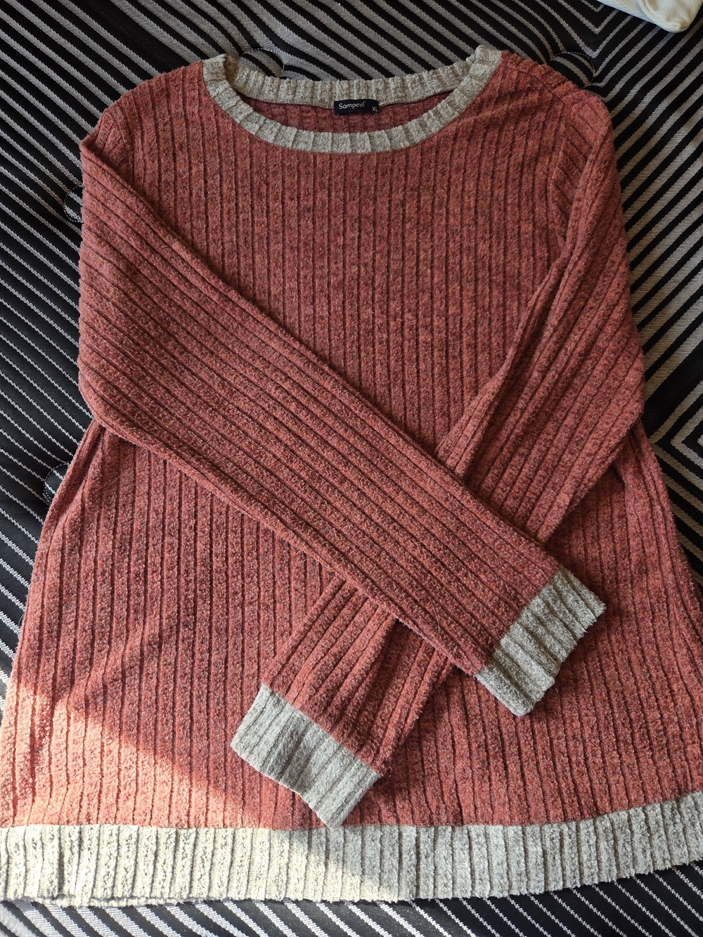 Rust Two-Tone Ribbed Crewneck Sweater with Cream Trim